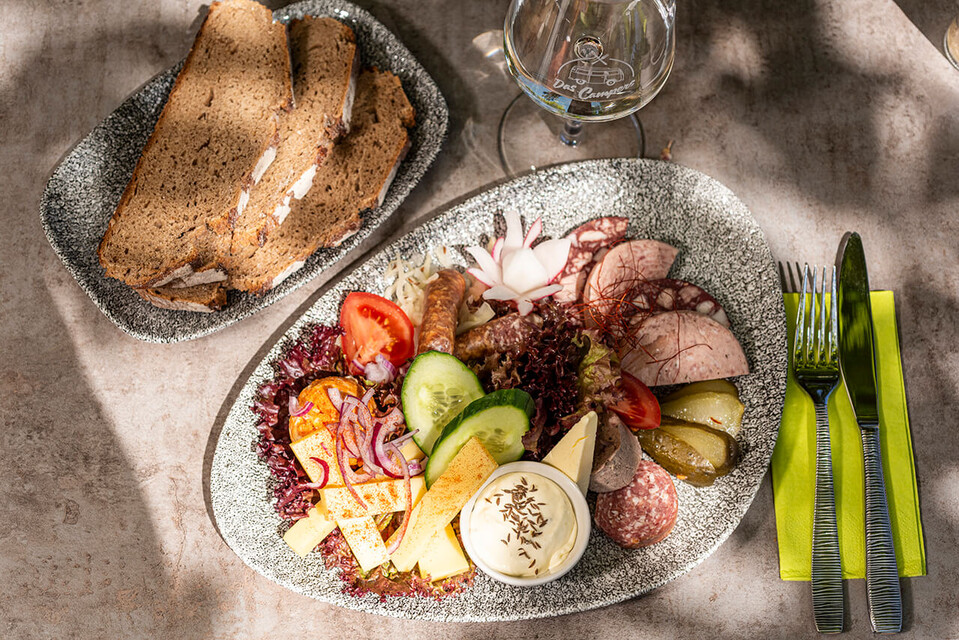 Restaurant-Campers-Biergarten-Brotzeit-Wein